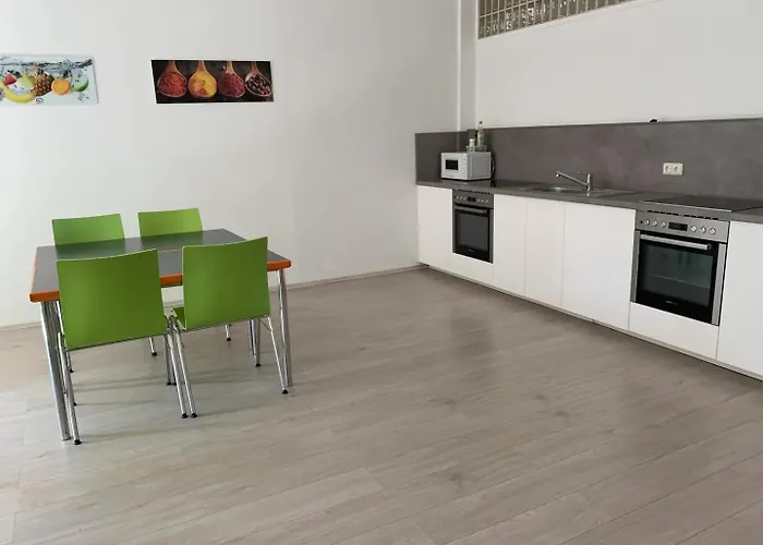 Jugendgaestehaus Studentenwohnheim * Στάιρ